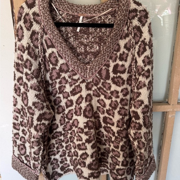 FREE PEOPLE this season’s hottest sweater! So fun and flattering🤎zoom in4 more: - Picture 1 of 10